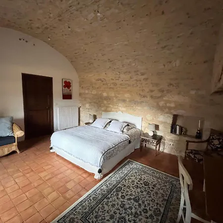 לינה וארוחת בוקר De Coursac 3*